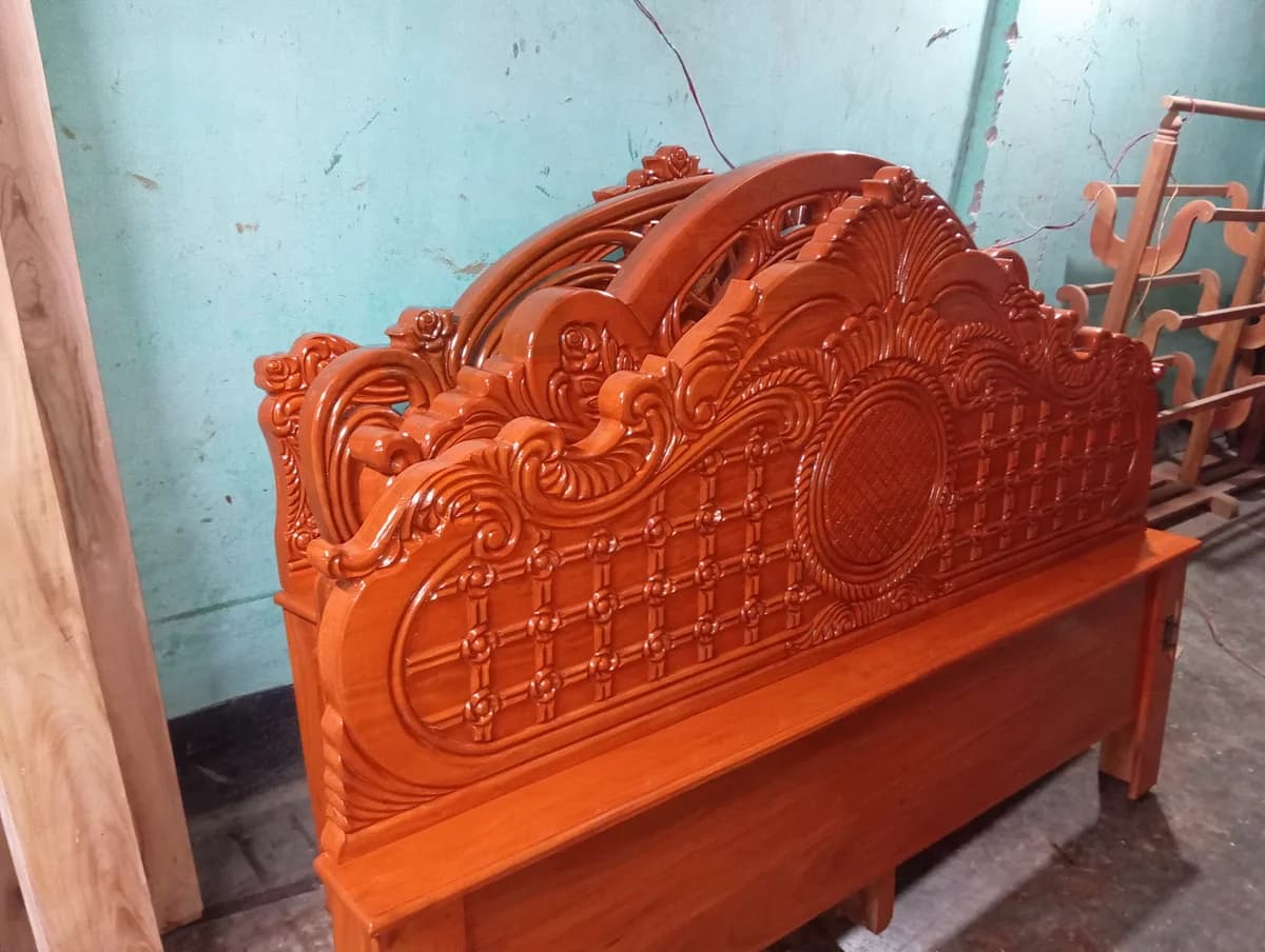 ভিক্টোরিয়ান ডিজাইনের খাট বা ফুল খাট