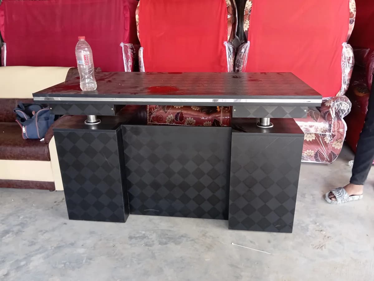 অফিস টেবিল বা ডেস্ক