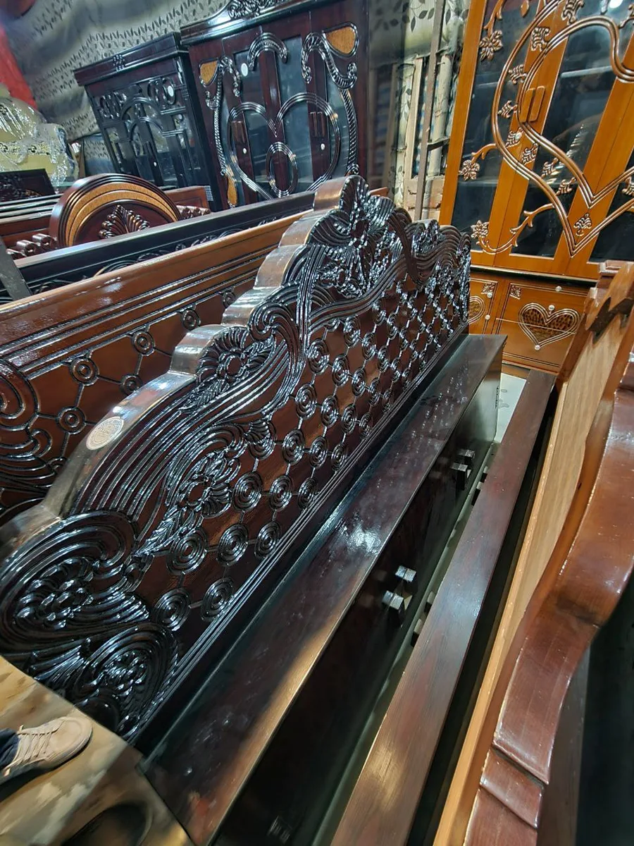 ভিক্টোরিয়ান ডিজাইনের খাট বা ফুল খাট