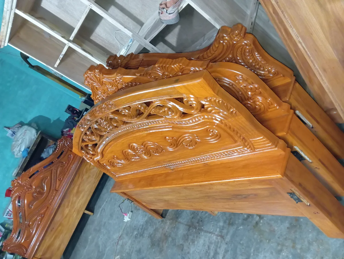 ভিক্টোরিয়ান ডিজাইনের খাট বা ফুল খাট
