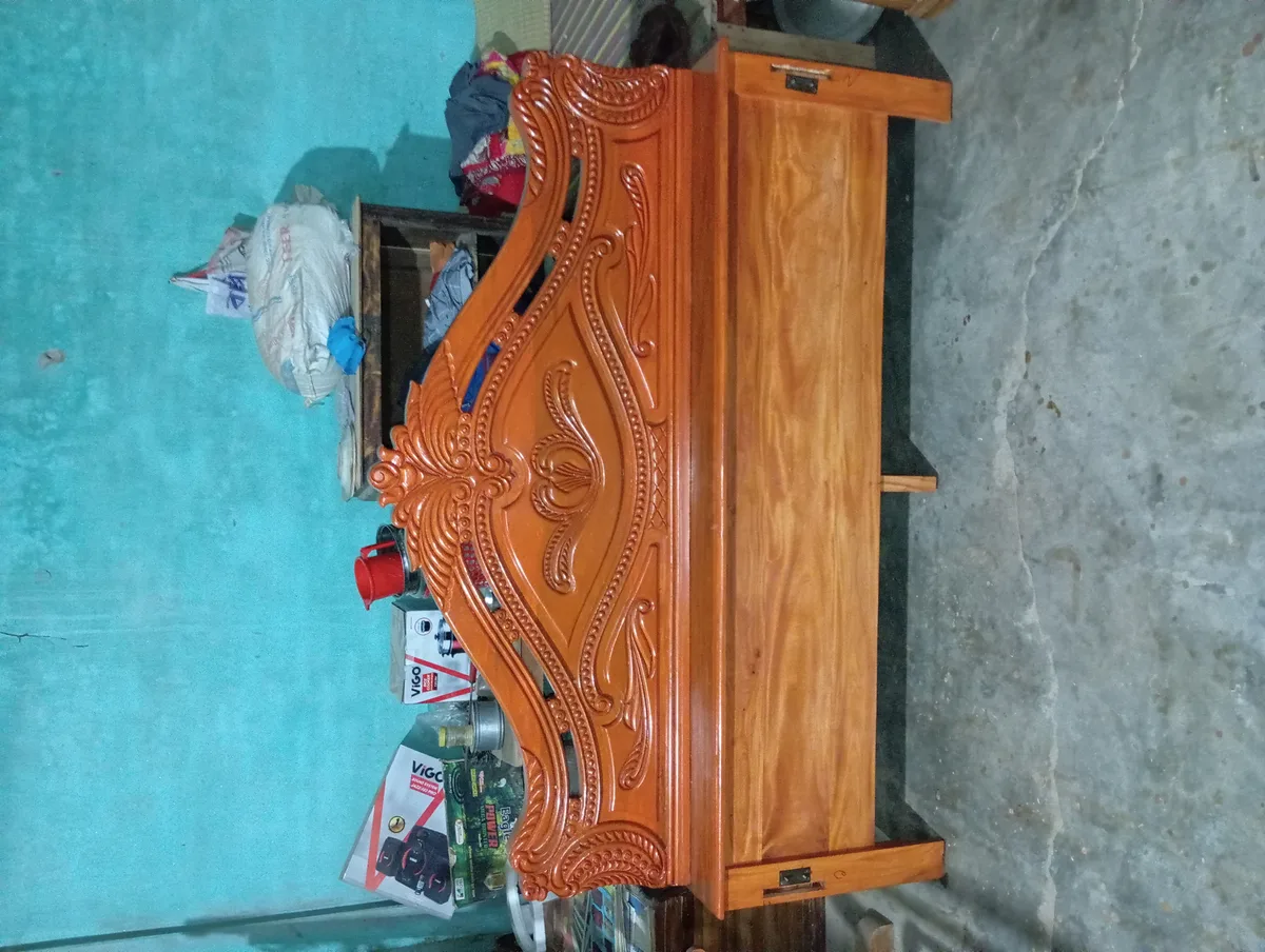 ভিক্টোরিয়ান ডিজাইনের খাট বা ফুল খাট